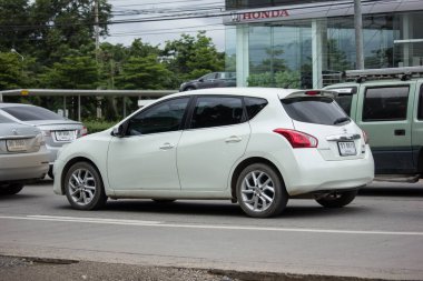 Chiang Mai, Tayland - 16 Haziran 2018: Özel araba, Nissan Pulsar. Fotoğraf Road Hayır 121 hakkında 8 km şehir merkezine Chiangmai, Tayland.