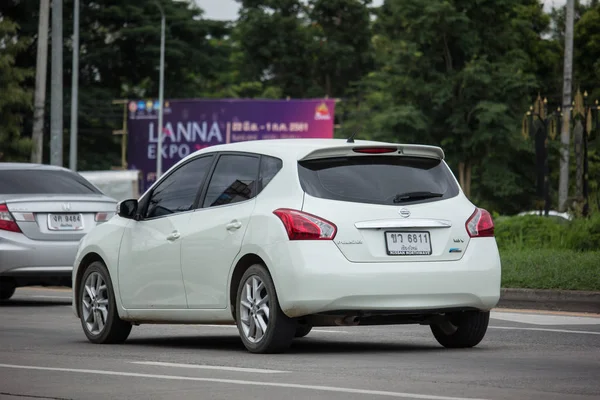 Chiang Mai, Tayland - 16 Haziran 2018: Özel araba, Nissan Pulsar. Fotoğraf Road Hayır 121 hakkında 8 km şehir merkezine Chiangmai, Tayland.
