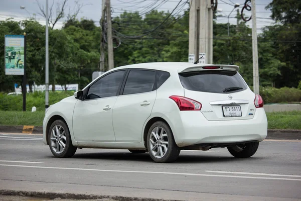 Chiang Mai, Tayland - 16 Haziran 2018: Özel araba, Nissan Pulsar. Fotoğraf Road Hayır 121 hakkında 8 km şehir merkezine Chiangmai, Tayland.