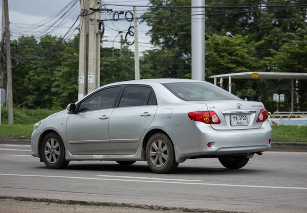 Chiang Mai, Tayland - 16 Haziran 2018: Özel otomobil, Toyota Corolla Altis. Yol no.1001, Chiangmai şehir merkezine 8 km.