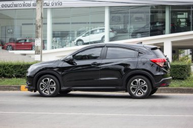 Chiang Mai, Tayland - 17 Haziran 2018: Özel araba Honda Hrv şehir Suv araba. Yol no.1001 Chiangmai şehir merkezine 8 km.