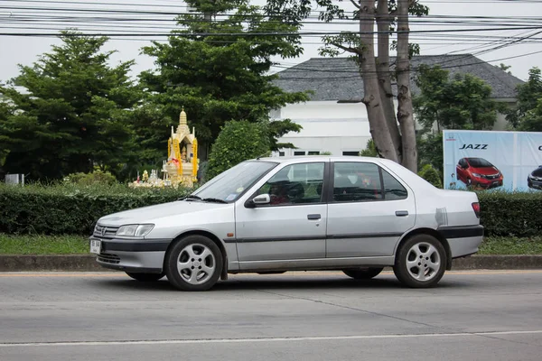Chiang Mai, Tayland - 17 Haziran 2018: Özel eski araba, Peugeot 306. Fotoğrafa yol no.121 8 km şehir merkezine Chiangmai, Tayland.