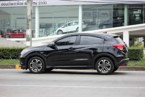 Chiang Mai, Tayland - 17 Haziran 2018: Özel araba Honda Hrv şehir Suv araba. Yol no.1001 Chiangmai şehir merkezine 8 km.