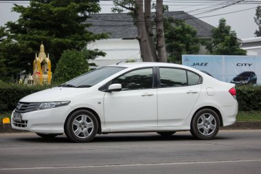 Chiang Mai, Tayland - 17 Haziran 2018: Özel Honda City kompakt araç. Japon üretici Honda tarafından üretilen. Fotoğrafa yol no.121 8 km şehir merkezine Chiangmai, Tayland.