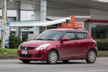 Chiang Mai, Tayland - 17 Haziran 2018: Özel Eko kent araba Suzuki Swift. Fotoğrafa yol no.121 8 km şehir merkezine Chiangmai, Tayland.