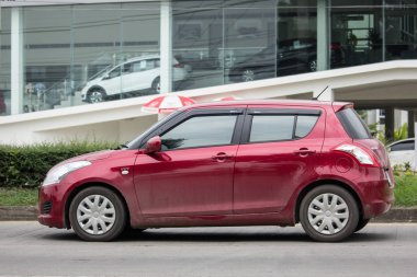 Chiang Mai, Tayland - 17 Haziran 2018: Özel Eko kent araba Suzuki Swift. Fotoğrafa yol no.121 8 km şehir merkezine Chiangmai, Tayland.