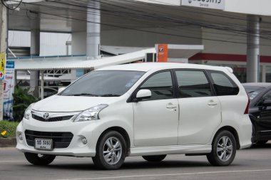Chiang Mai, Tayland - 17 Haziran 2018: Özel Toyota Avanza araba. Mini Suv araç Urbun Kullanıcı için. Yol no.121 şehir merkezine Chiangmai Tayland hakkında 8 km, fotoğraf.