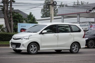 Chiang Mai, Tayland - 17 Haziran 2018: Özel Toyota Avanza araba. Mini Suv araç Urbun Kullanıcı için. Yol no.121 şehir merkezine Chiangmai Tayland hakkında 8 km, fotoğraf.