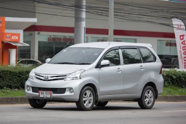 Chiang Mai, Tayland - 17 Haziran 2018: Özel Toyota Avanza araba. Mini Suv araç Urbun Kullanıcı için. Yol no.121 şehir merkezine Chiangmai Tayland hakkında 8 km, fotoğraf.