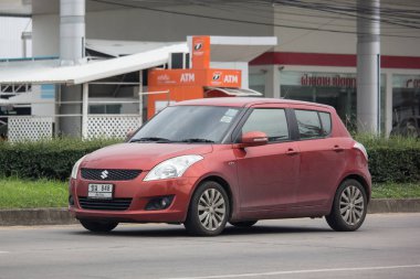 Chiang Mai, Tayland - 17 Haziran 2018: Özel Eko kent araba Suzuki Swift. Fotoğrafa yol no.121 8 km şehir merkezine Chiangmai, Tayland.