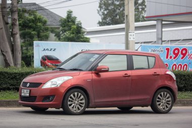 Chiang Mai, Tayland - 17 Haziran 2018: Özel Eko kent araba Suzuki Swift. Fotoğrafa yol no.121 8 km şehir merkezine Chiangmai, Tayland.