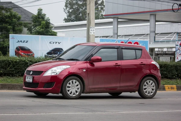 Chiang Mai, Tayland - 17 Haziran 2018: Özel Eko kent araba Suzuki Swift. Fotoğrafa yol no.121 8 km şehir merkezine Chiangmai, Tayland.