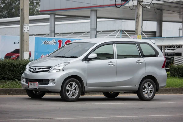 Chiang Mai, Tayland - 17 Haziran 2018: Özel Toyota Avanza araba. Mini Suv araç Urbun Kullanıcı için. Yol no.121 şehir merkezine Chiangmai Tayland hakkında 8 km, fotoğraf.