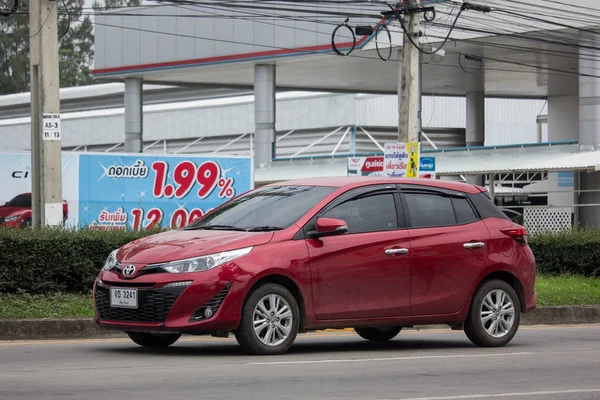 Chiang Mai, Tayland - 17 Haziran 2018: Yeni özel araba toyota Yaris Hatchback Eko Kiralık. Fotoğraf Road'da yok 121 hakkında 8 km şehir merkezine Chiangmai Tayland.