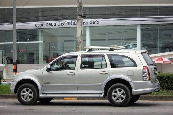 Chiang Mai, Tayland - 17 Haziran 2018: Özel Suv araba, Isuzu Mu-7, Mu7. Yol no.1001, Chiangmai iş alanı 8 km.