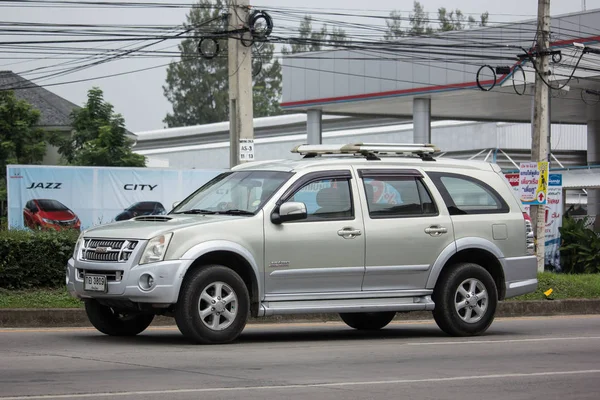 Chiang Mai, Tayland - 17 Haziran 2018: Özel Suv araba, Isuzu Mu-7, Mu7. Yol no.1001, Chiangmai iş alanı 8 km.