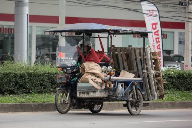 Chiang Mai, Tayland - 17 Haziran 2018: Özel Honda dalga motosiklet. Yol no.1001 Chiangmai şehir merkezine 8 km.