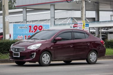 Chiang Mai, Tayland - 17 Haziran 2018: Özel araba Mitsubishi çekin. Fotoğraf Road Hayır 121 hakkında 8 km şehir merkezine Chiangmai, Tayland.