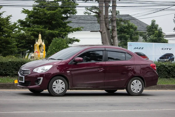 Chiang Mai, Tayland - 17 Haziran 2018: Özel araba Mitsubishi çekin. Fotoğraf Road Hayır 121 hakkında 8 km şehir merkezine Chiangmai, Tayland.