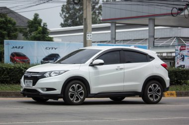 Chiang Mai, Tayland - 18 Haziran 2018: Özel araba Honda Hrv şehir Suv araba. Yol no.1001 Chiangmai şehir merkezine 8 km.