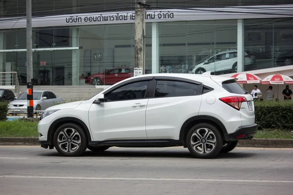 Chiang Mai, Tayland - 18 Haziran 2018: Özel araba Honda Hrv şehir Suv araba. Yol no.1001 Chiangmai şehir merkezine 8 km.