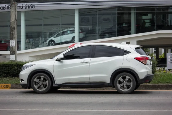 Chiang Mai, Tayland - 18 Haziran 2018: Özel araba Honda Hrv şehir Suv araba. Yol no.1001 Chiangmai şehir merkezine 8 km.