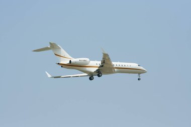 Chiang Mai, Tayland - 11 Nisan 2009: Özel uçak, N393bz Bombardier Bd-700-1a10 Global Express. Chiangmai havaalanında uçuş.