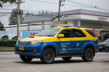Chiang Mai, Tayland - 18 Haziran 2018: City taksi metre chiangmai, Toyota Fortuner, şehir hizmetinde. Fotoğrafa yol no.1001 8 km şehir merkezine Chiangmai, Tayland.