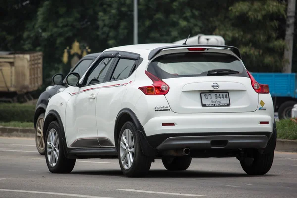 Chiang Mai, Tayland - 18 Haziran 2018: Özel araba, Nissan Juke. Yol no.1001, Chiangmai şehir merkezine 8 km.
