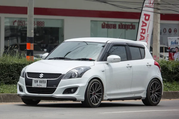 Chiang Mai, Tayland - 18 Haziran 2018: Özel Eko kent araba Suzuki Swift. Fotoğrafa yol no.121 8 km şehir merkezine Chiangmai, Tayland.