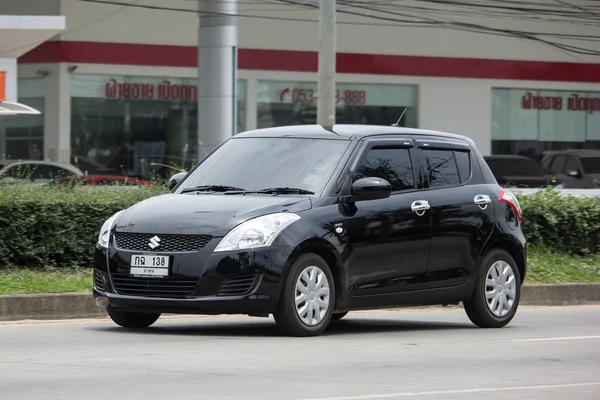 Chiang Mai, Tayland - 18 Haziran 2018: Özel Eko kent araba Suzuki Swift. Fotoğrafa yol no.121 8 km şehir merkezine Chiangmai, Tayland.