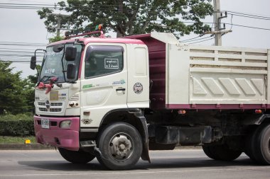Chiang Mai, Tayland - 19 Haziran 2018: Kamyon Thanachai şirketin römork dökümü. Yol no.1001, Chiangmai şehir merkezine 8 km.