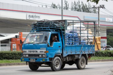 Chiang Mai, Tayland - 19 Haziran 2018: Kamyon Saha Thip tanga taşımacılık şirketi. Yol no.1001, Chiangmai şehir merkezine 8 km.