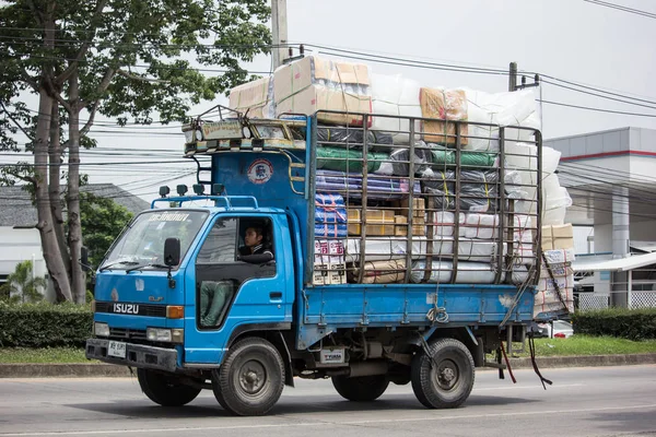 Chiang Mai, Tayland - 19 Haziran 2018: Kamyon Saha Thip tanga taşımacılık şirketi. Yol no.1001, Chiangmai şehir merkezine 8 km.