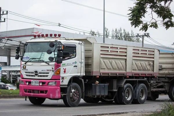 Chiang Mai, Tayland - 19 Haziran 2018: Kamyon Thanachai şirketin römork dökümü. Yol no.1001, Chiangmai şehir merkezine 8 km.