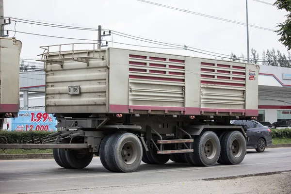 Chiang Mai, Tayland - 19 Haziran 2018: Kamyon Thanachai şirketin römork dökümü. Yol no.1001, Chiangmai şehir merkezine 8 km.