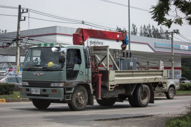 Chiang Mai, Tayland - 19 Haziran 2018: Özel Cargo kamyon vinç ile. Fotoğrafa yol no.121 8 km şehir merkezine Chiangmai, Tayland.