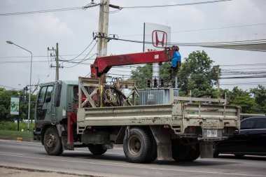 Chiang Mai, Tayland - 19 Haziran 2018: Özel Cargo kamyon vinç ile. Fotoğrafa yol no.121 8 km şehir merkezine Chiangmai, Tayland.
