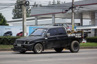 Chiang Mai, Tayland - 19 Haziran 2018: Özel çekiciyi acil araba hareket. Fotoğraf Road Hayır 121 hakkında 8 km şehir merkezine Chiangmai, Tayland.