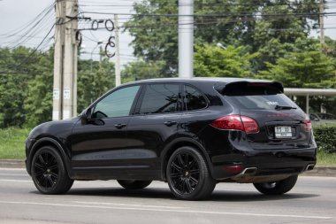 Chiang Mai, Tayland - 19 Haziran 2018: Özel suv araba, Porsche Cayenne. Fotoğrafa yol no.1001 8 km şehir merkezine Chiangmai, Tayland.