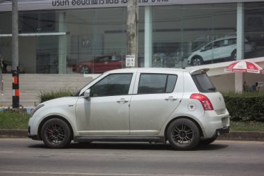 Chiang Mai, Tayland - 19 Haziran 2018: Özel Eko kent araba Suzuki Swift. Fotoğrafa yol no.121 8 km şehir merkezine Chiangmai, Tayland.