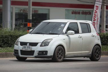 Chiang Mai, Tayland - 19 Haziran 2018: Özel Eko kent araba Suzuki Swift. Fotoğrafa yol no.121 8 km şehir merkezine Chiangmai, Tayland.
