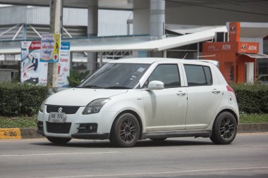 Chiang Mai, Tayland - 19 Haziran 2018: Özel Eko kent araba Suzuki Swift. Fotoğrafa yol no.121 8 km şehir merkezine Chiangmai, Tayland.