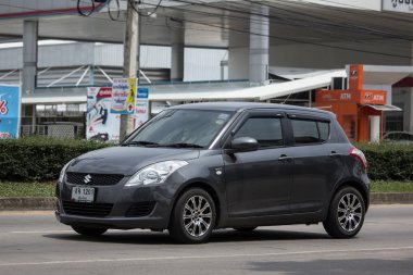 Chiang Mai, Tayland - 19 Haziran 2018: Özel Eko kent araba Suzuki Swift. Fotoğrafa yol no.121 8 km şehir merkezine Chiangmai, Tayland.