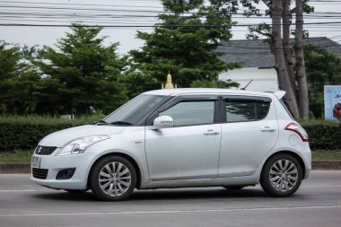 Chiang Mai, Tayland - 19 Haziran 2018: Özel Eko kent araba Suzuki Swift. Fotoğrafa yol no.121 8 km şehir merkezine Chiangmai, Tayland.