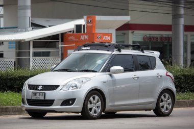 Chiang Mai, Tayland - 19 Haziran 2018: Özel Eko kent araba Suzuki Swift. Fotoğrafa yol no.121 8 km şehir merkezine Chiangmai, Tayland.