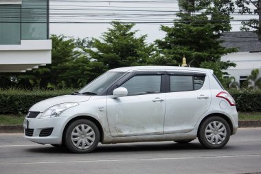 Chiang Mai, Tayland - 19 Haziran 2018: Özel Eko kent araba Suzuki Swift. Fotoğrafa yol no.121 8 km şehir merkezine Chiangmai, Tayland.