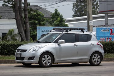 Chiang Mai, Tayland - 19 Haziran 2018: Özel Eko kent araba Suzuki Swift. Fotoğrafa yol no.121 8 km şehir merkezine Chiangmai, Tayland.
