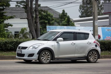 Chiang Mai, Tayland - 19 Haziran 2018: Özel Eko kent araba Suzuki Swift. Fotoğrafa yol no.121 8 km şehir merkezine Chiangmai, Tayland.