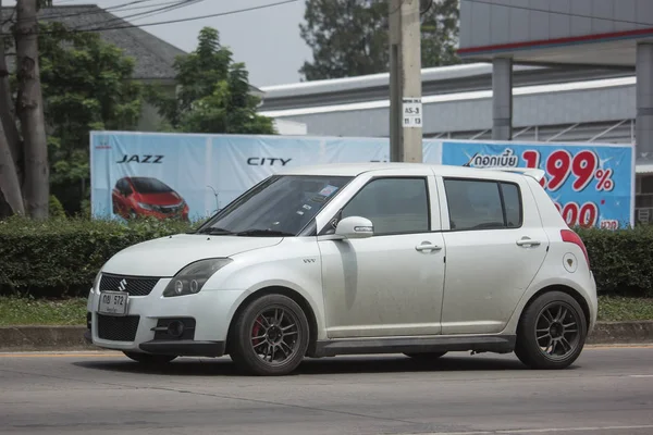 Chiang Mai, Tayland - 19 Haziran 2018: Özel Eko kent araba Suzuki Swift. Fotoğrafa yol no.121 8 km şehir merkezine Chiangmai, Tayland.